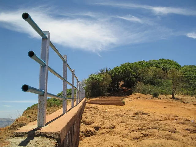 =-=-= The Railing =-=-=