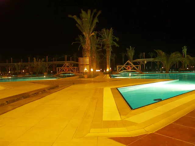 Swimming pool night 01