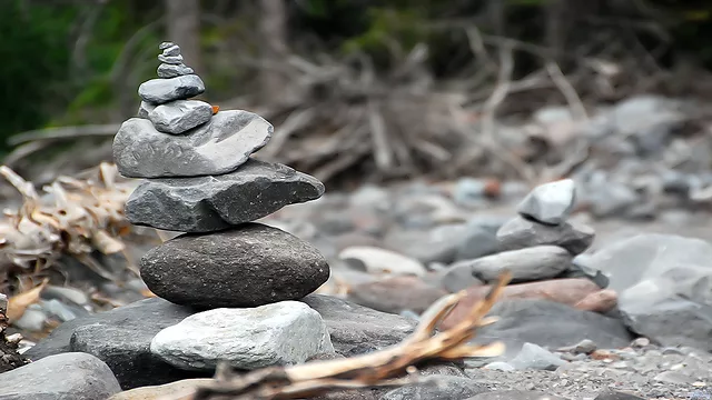 Following the Cairns