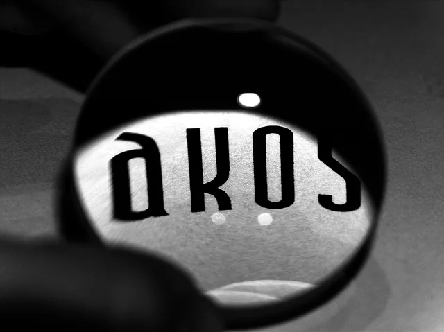 Akos lens